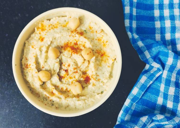 Simple Way to Prepare Perfect Hummus