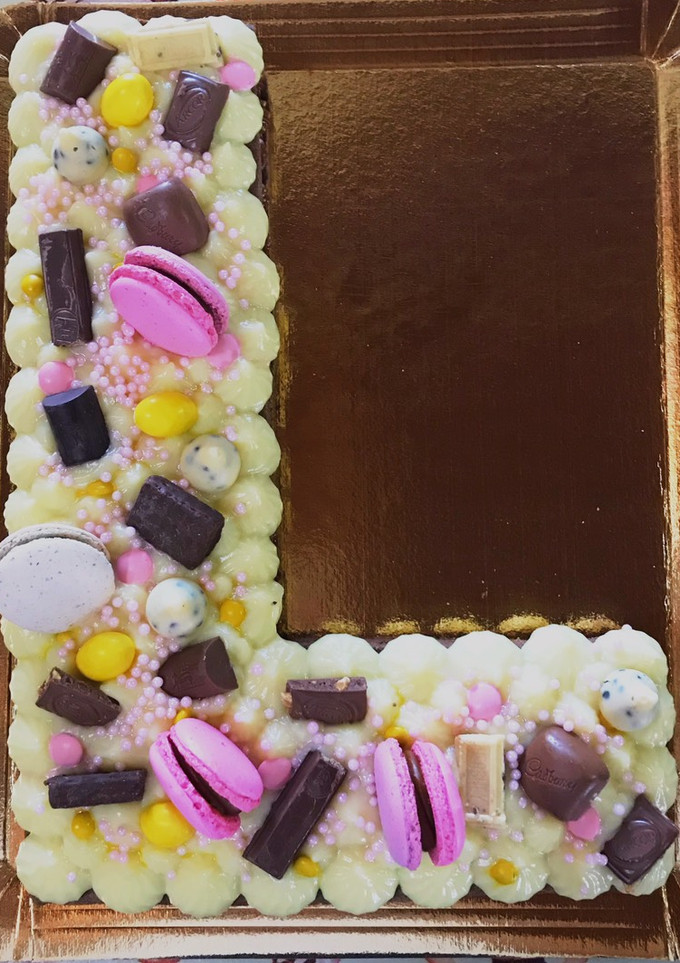 Una foto de Torta letra o Letter cake