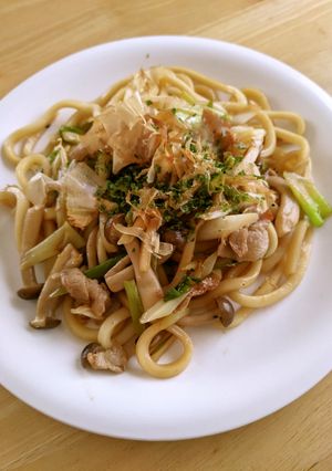 A picture of Yaki Udon with Sukiyaki Sauce.