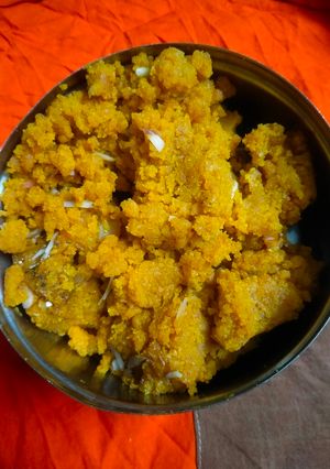 मूंग दाल हलवा (moong dal halwa recipe in Hindi) रेसिपी मुख्य फोटो