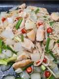 ไก่ผัดเห็ดเข็มทองพริกสด