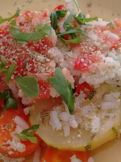 Una foto de Verduras al horno con Agua de Mar y arroz con semillas de calabaza