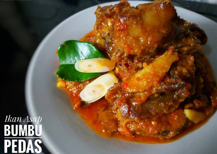 Resep Ikan Asap Bumbu Pedas Oleh Lizna Ananda Cookpad