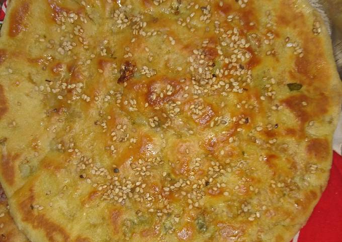 Recipe of Jamie Oliver Aloo ka Naan khasta on tawa