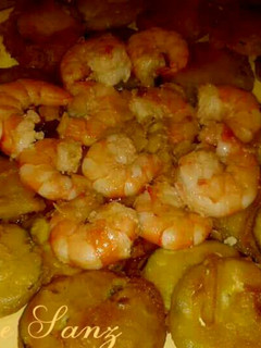 Una foto de Langostinos salteados y calabacín al orly