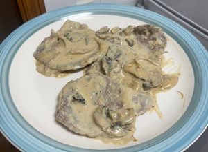 Foto principal de Escalope de ternera con salsa de champiñones