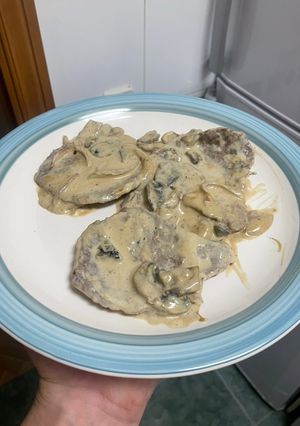 Una foto de Escalope de ternera con salsa de champiñones