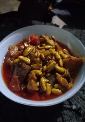 A picture of Broad bean seeds and Brinjal sabji.