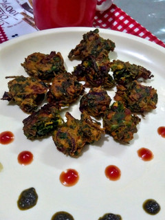 पालक पकौड़ी (Palak pakodi recipe in hindi) रेसिपी मुख्य फोटो