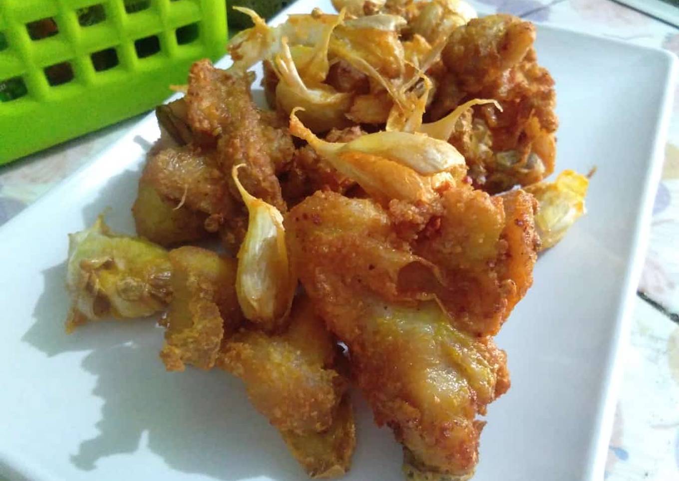 Ayam goreng bawang putih khas batam..krispi, gurih, juicy