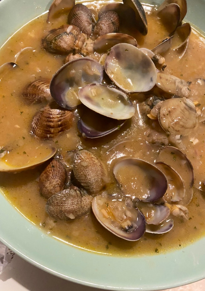 Una foto de Almejas a la marinera 🦪🥂