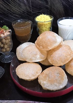 A picture of Gol Gappay.