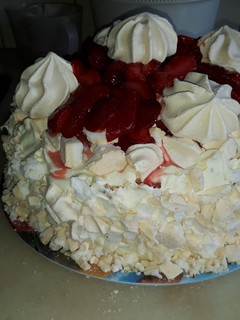 Una foto de Torta o postre de frutillas