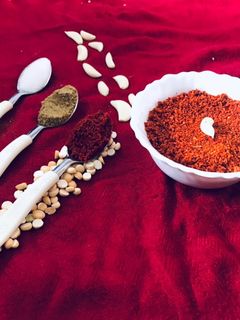કોરી લસણ ની ચટણી (Dry Lasan Chutney Recipe In Gujarati) રેસીપી મુખ્ય ફોટો