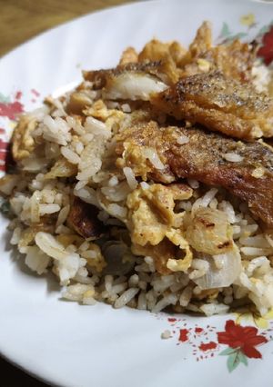 รูปของ ข้าวผัดไข่ใส่ปลาสลิด