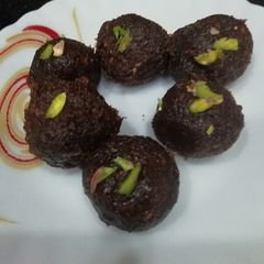 A picture of Almonds and dates ladoo.