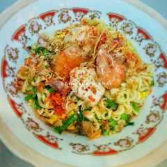 A picture of Mie Tektek.