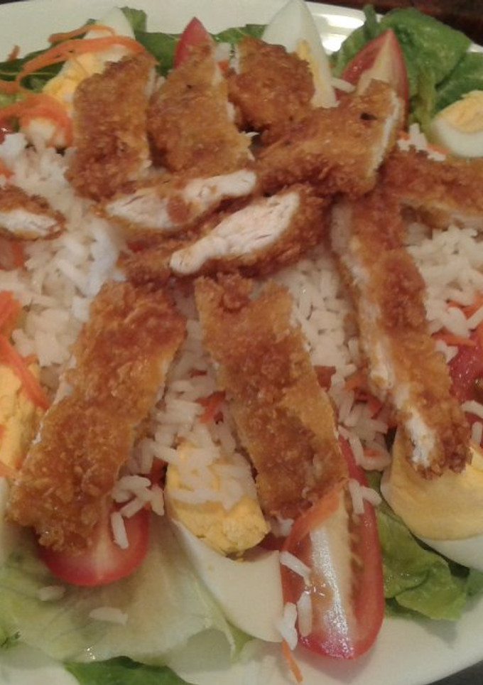 Una foto de Ensalada de pollo y arroz con vinagreta de mostaza