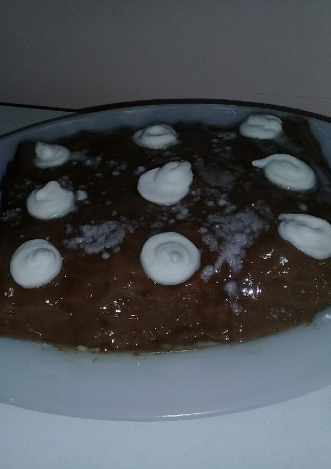 Una foto de Postre de vainillas al café con crema de chocolate y merenguito