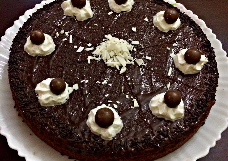 Moist chocolate cake 🍫 كيك الشوكولاتة الهش