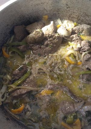 Una foto de Bife de hígado con vegetales