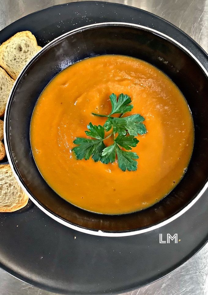 Una foto de Sopa de tomate a mi manera para dos