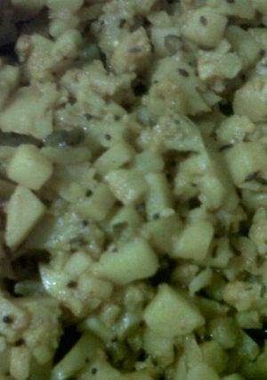 A picture of Fulavar-Bateta nu Shaak #GujaratiFood101 [Cauliflower-Potato Stir Fry].
