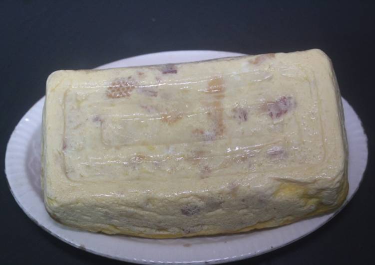 Pastel salado de pan y leche con jamón