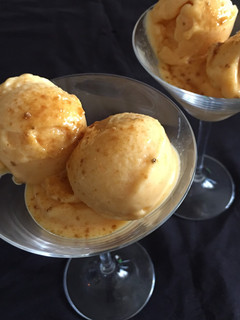 Una foto de Helado casero de Melocotón de Calanda y yogurt