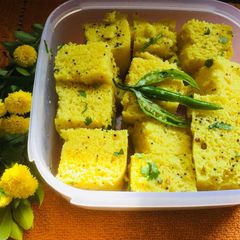 A picture of Coconut Khaman Dhokla.