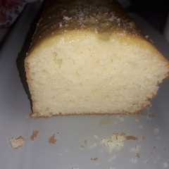 A picture of Budín de limón.