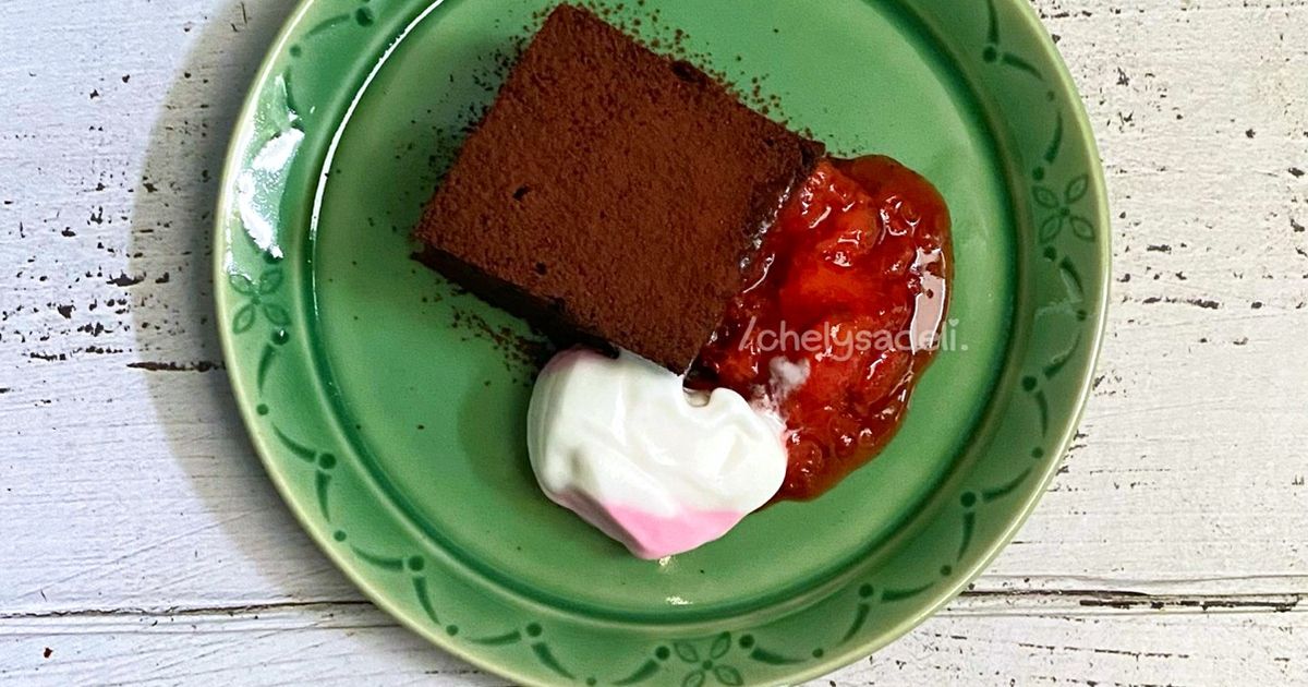 Brownies dengan Strawberry Compote