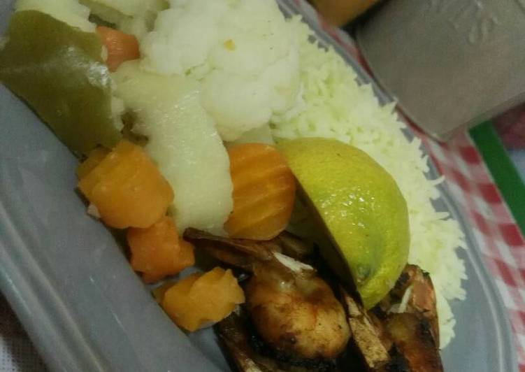 روبيان صاج و خضروات على البخار