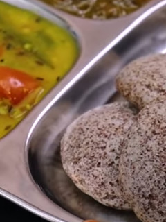 ராகி அரிசி இட்லி(ragi and rice idly recipe in tamil) செய்முறை முக்கிய புகைப்படம்