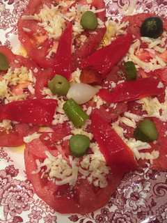 Una foto de Tomate con queso manchego