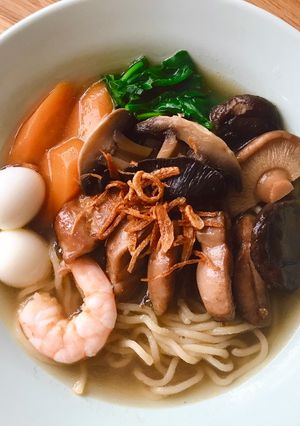 Hình của món Mì Tàu Thập Cẩm Gà Ngũ Vị.