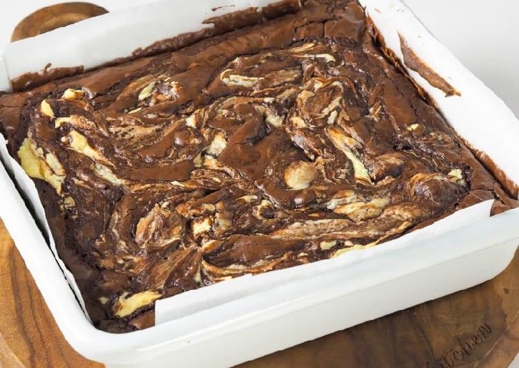 Langkah Mudah untuk Menyiapkan Creamcheese Brownies, Lezat Sekali