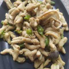 A picture of Tumis usus ayam rawit hijau.