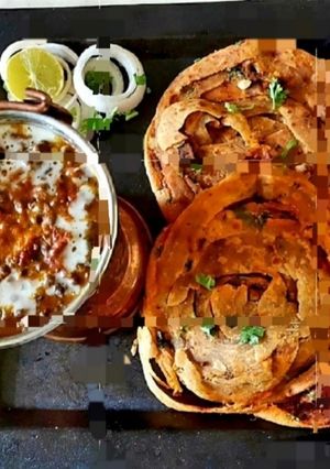 A picture of Dal Bukhara With GarlicLachcha Paratha.