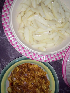 A picture of Chips and egg source.