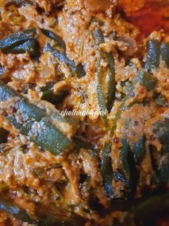 ढाबा स्टाइल मसाला भेंडी (masala bhendi recipe in marathi) रेसिपी चे मुख्य फोटो
