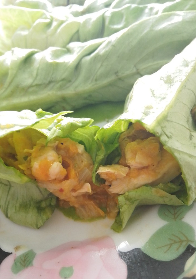 Una foto de Tacos de pollo en lechuga y guacamole✨