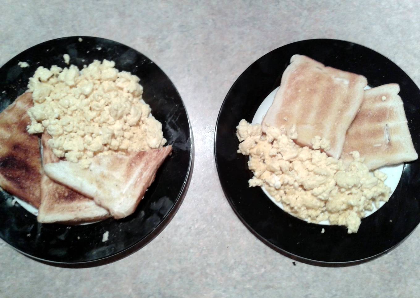 toast 'N' scrambled egg