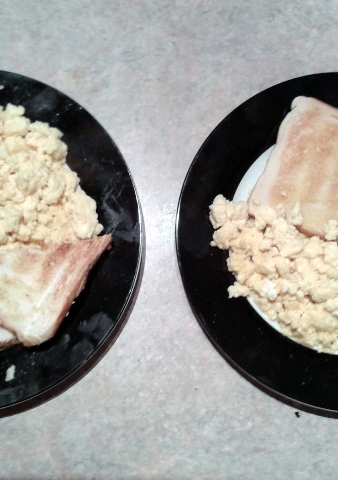 A picture of toast 'N' scrambled egg.