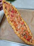 Tavuk pide (pizza ayam khas turki)
