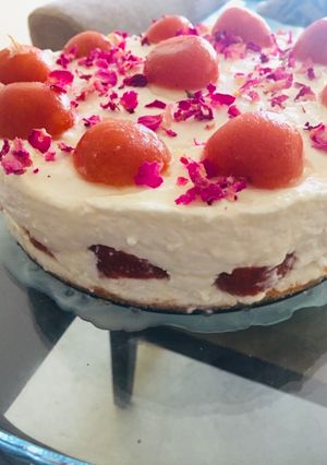A picture of No bake Gulab Jamun Cheesacake.