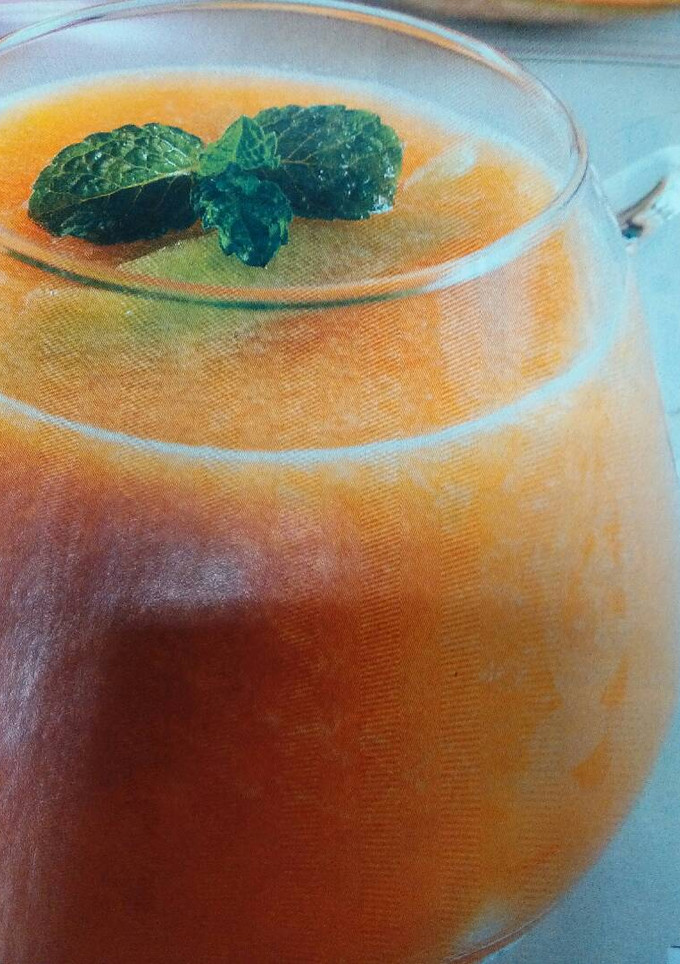Una foto de Sopa fría de melón