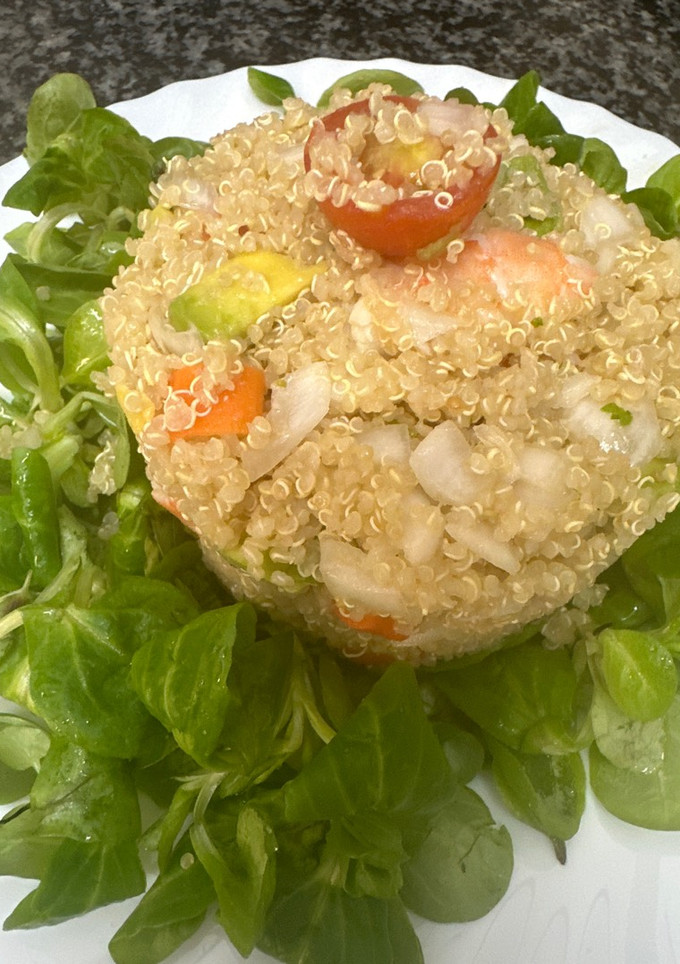 Una foto de 481. Ensalada al estilo asiático de quinoa y gambones (entrante ensalada)