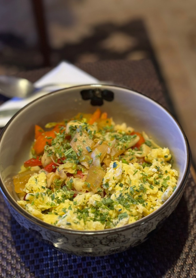Una foto de Wok de verduras y huevo (Apto fase 2)