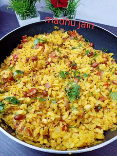 कांदा पोहा (kanda poha recipe in Hindi) रेसिपी मुख्य फोटो